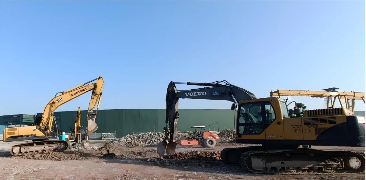LCH hydraulic excavator mobilised on site